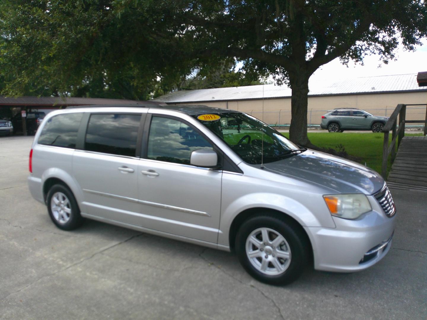 2012 SLV CHRYSLER TOWN and COUNTRY TOURI (2C4RC1BGXCR) , located at 1200 Cassat Avenue, Jacksonville, FL, 32205, (904) 695-1885, 30.302404, -81.731033 - Photo#2